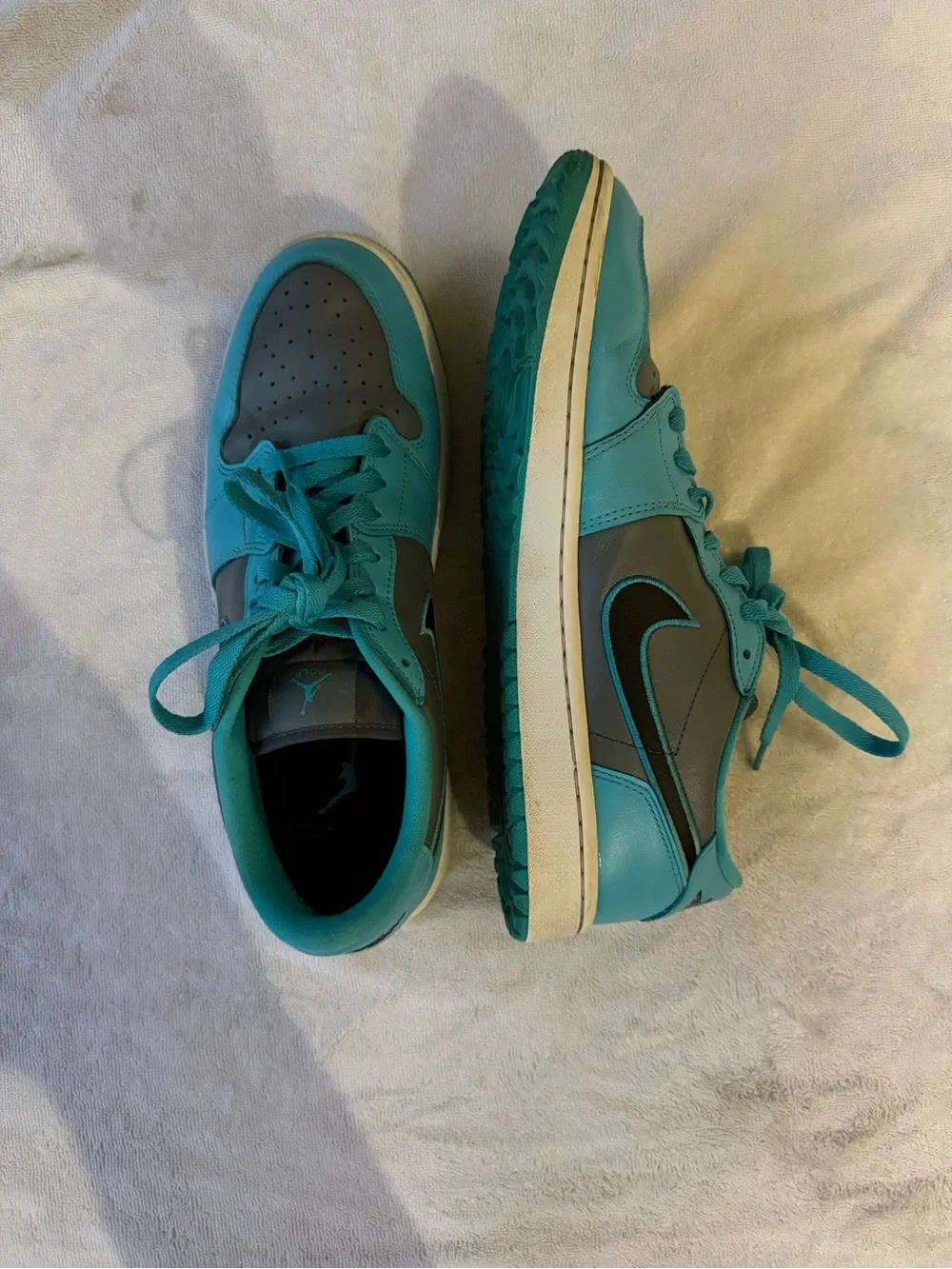 Jordan Low-Top Sneakers in Teal and Gray